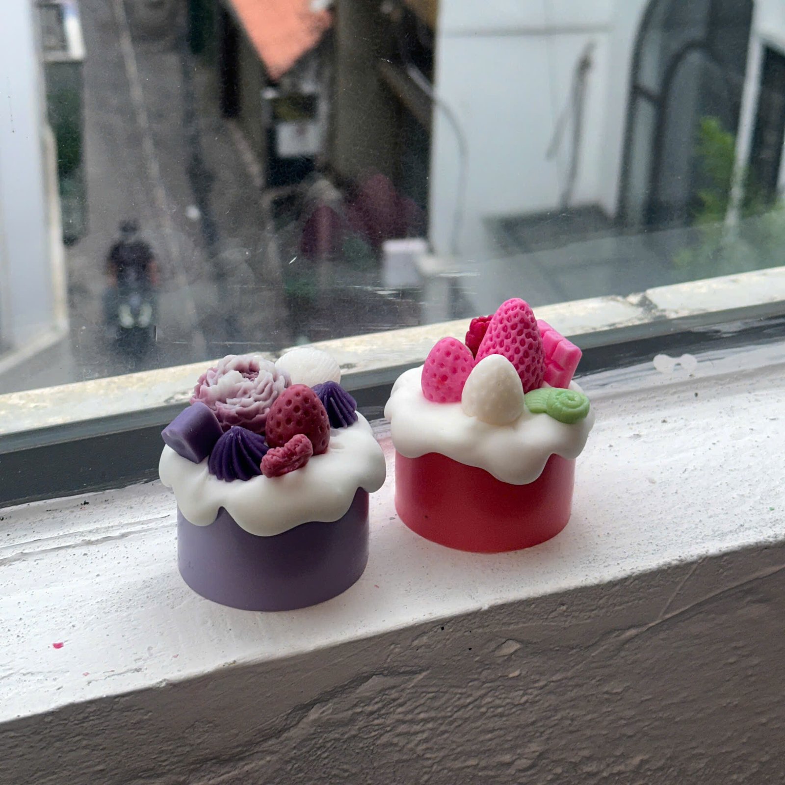 Nến thơm bánh kem chảy tím đỏ 1308